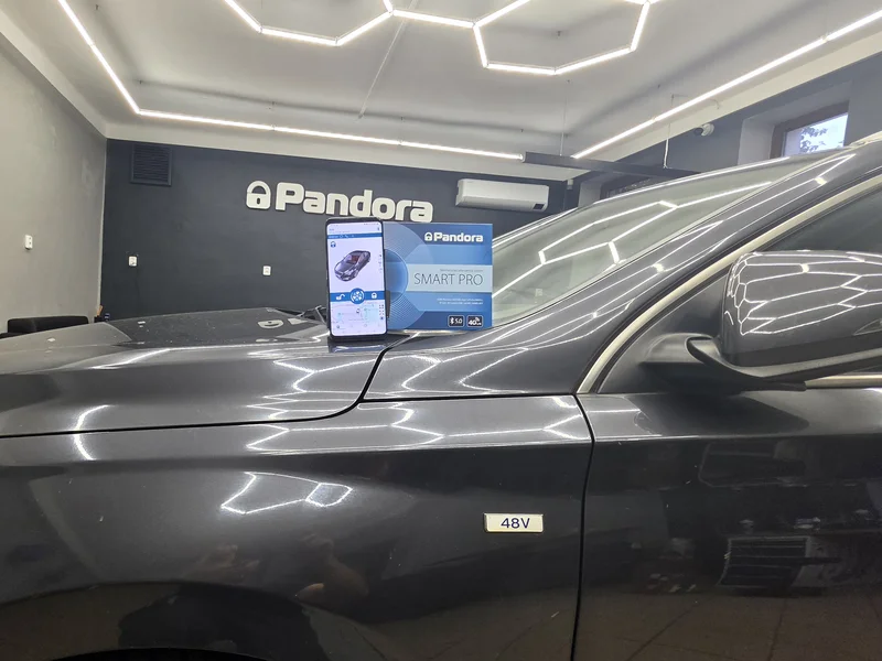 Detail 48V systému Hyundai i30 při instalaci Pandora Smart Pro
