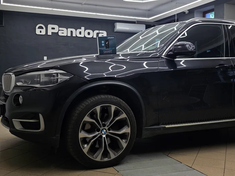 BMW X5 F15 při instalaci autoalarmu Pandora Smart v ASBT