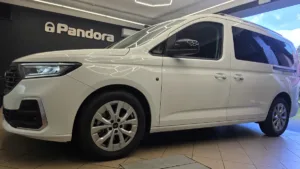 Ford Tourneo Custom 2026: montáž autokamery Thinkware U1000 Plus