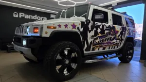 Hummer H2: zabezpečení Pandora, bezklíčový přístup a Alpine