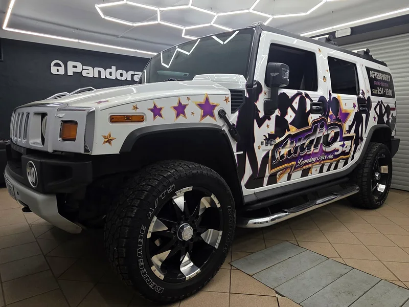 Výrazný Hummer H2 se zabezpečením Pandora