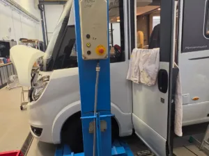 Hymer na podvozku Mercedes-Benz Sprinter: Pandora Camper