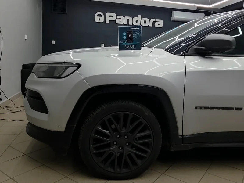 Jeep Compass s autoalarmem Pandora Smart