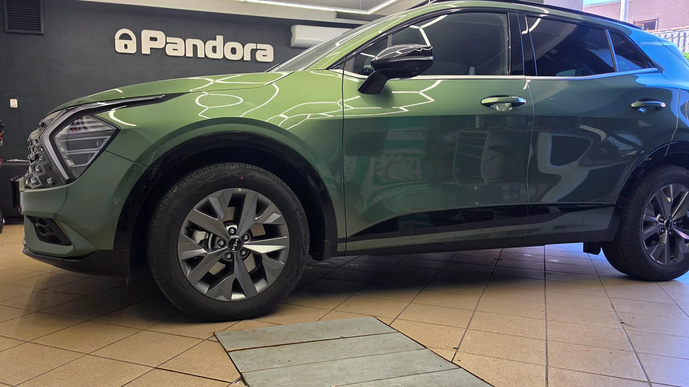 Kia Sportage V: zabezpečení Pandora Smart a kamera Thinkware Q200