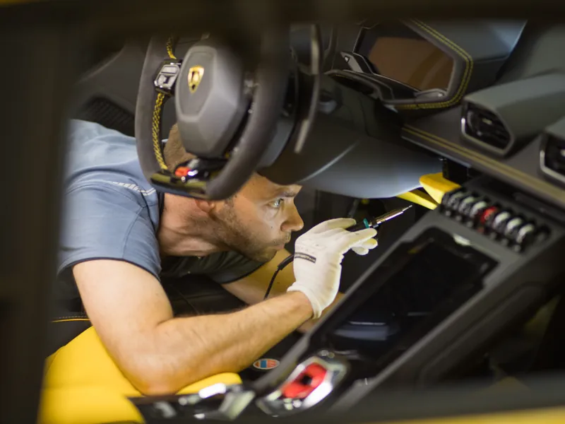 Instalace zabezpečení do interiéru Lamborghini Huracán