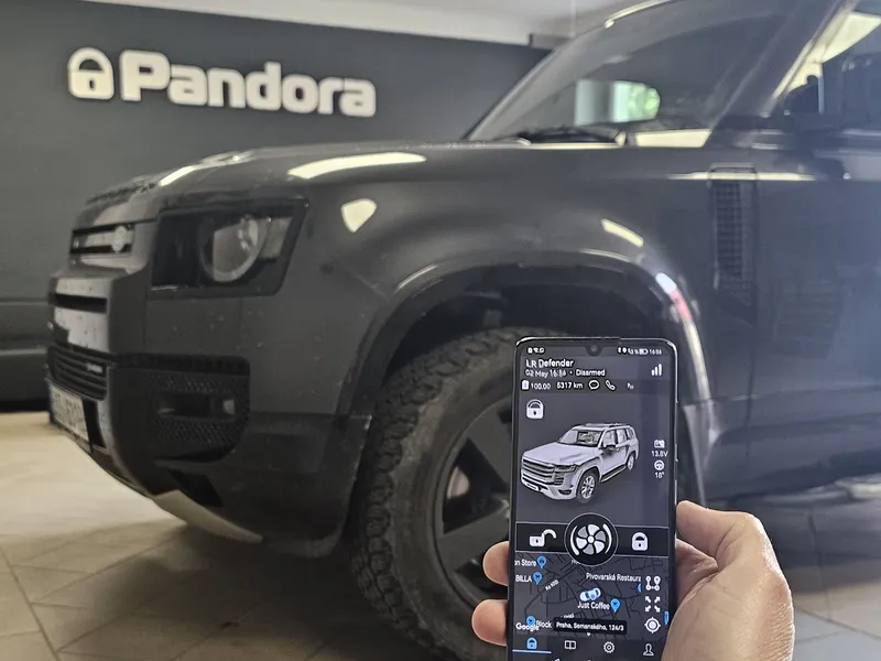Land Rover Defender se satelitní lokalizací Pandora Smart Pro