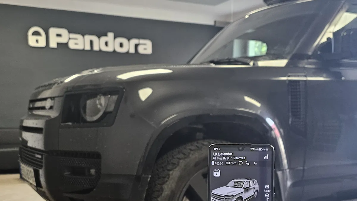 Land Rover Defender: Pandora Smart Pro se satelitní lokalizací