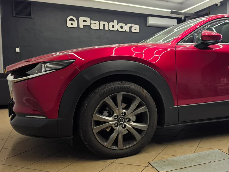Detail Mazdy CX-30 vybavené dálkovým startem motoru