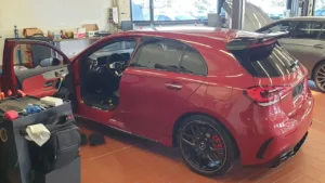 Mercedes-AMG třídy A: montáž Pandory u prodejce v Brně