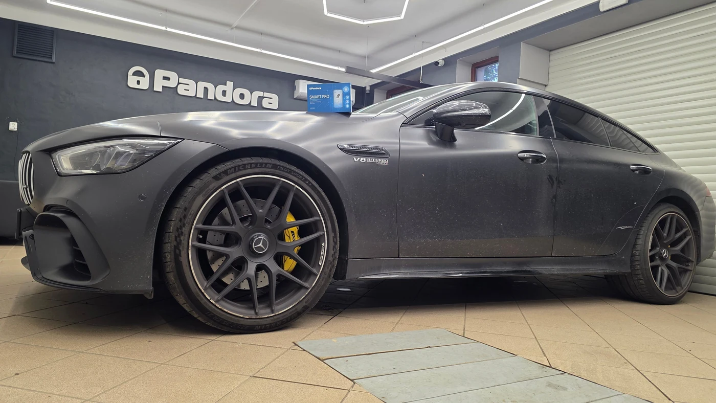 Mercedes-AMG GT 63 S: zabezpečení a komfort s Pandorou