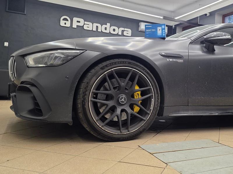 Mercedes-AMG GT 63 S 4MATIC+ při instalaci zabezpečení v dílně ASBT