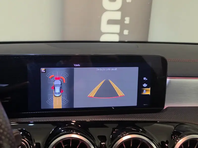 Parkovací kamera Mercedes CLA před opravou – obraz se nezobrazil