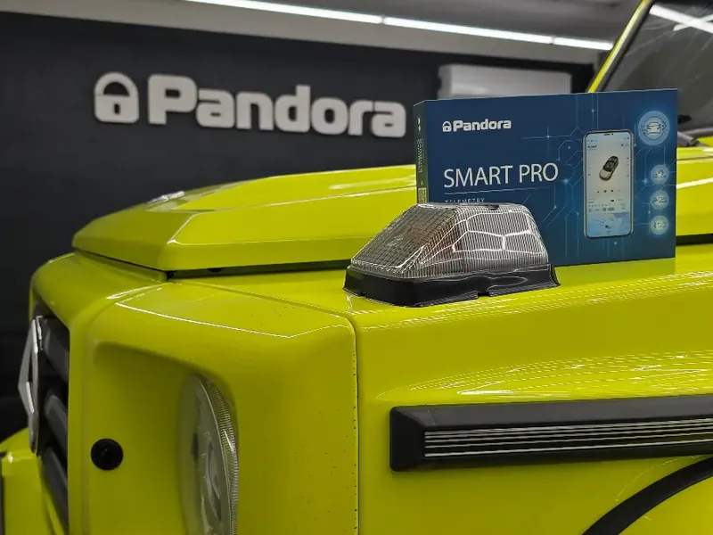 Pandora Smart Pro na kapotě Mercedesu G 500 4×4²