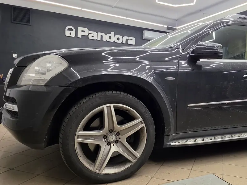 Mercedes-Benz GL 500 X164 při realizaci zabezpečení