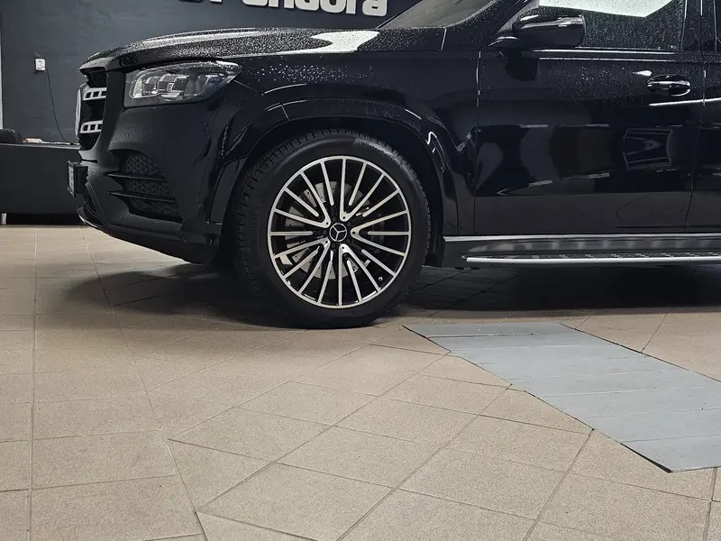 Mercedes-Benz GLS v dílně ASBT při montáži zabezpečení Pandora Smart Pro