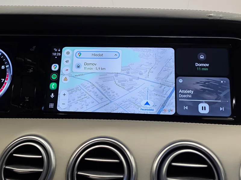 Apple CarPlay s navigací na originálním displeji Mercedes-Benz S Cabriolet A217