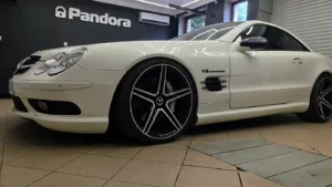 Mercedes SL 55 AMG: Pandora Elite, dálkový start a ovládání střechy