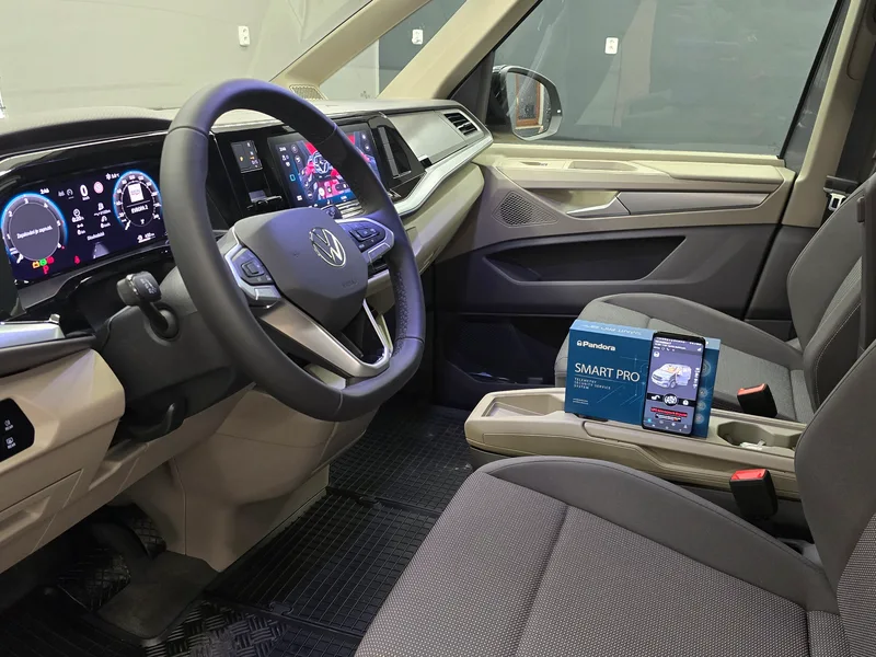 Interiér Volkswagenu Multivan T7 chráněný senzorem PIR-100BT