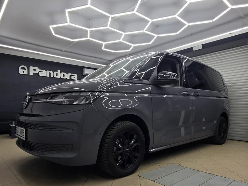 Volkswagen Multivan T7 se satelitním zabezpečením Pandora