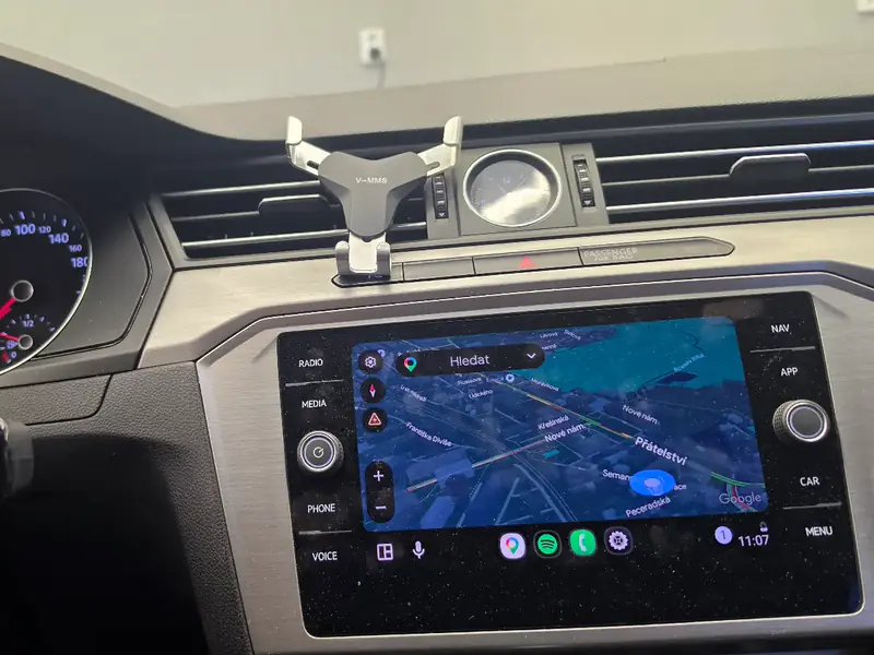 Funkční Android Auto po aktivaci App-Connect ve Volkswagen Passat B8
