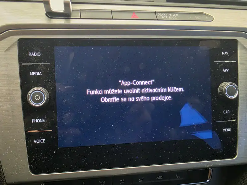 Neaktivní App-Connect ve Volkswagen Passat B8 s jednotkou MIB2 Delphi 3Q0 035 846 B
