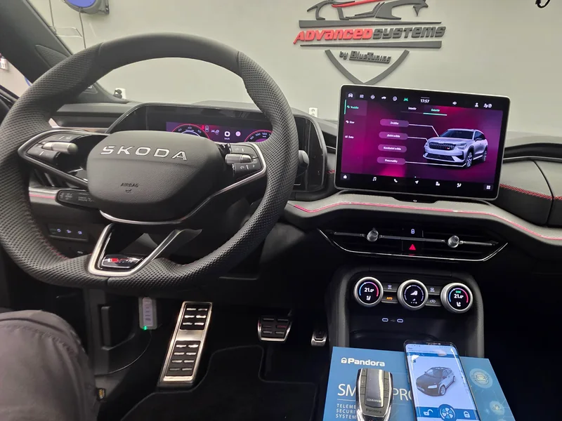 Volant a přístrojová deska Škody Kodiaq po instalaci zabezpečení se záložním napájením