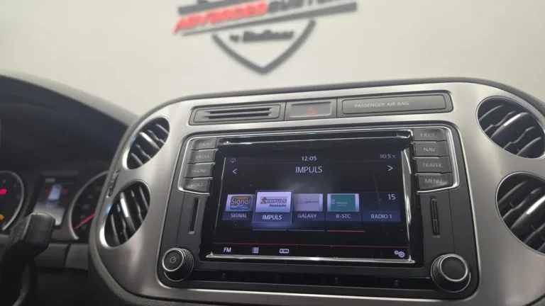 Volkswagen Tiguan: oprava hodin MIB2 00:00 a 6:28