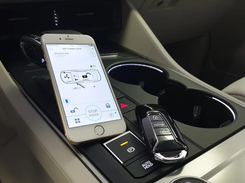 Ovládání Pandory v telefonu na středové konzole Volkswagenu Touareg