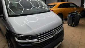 VW Multivan: přípojka 230 V do kempu a nabíjení baterií Victron