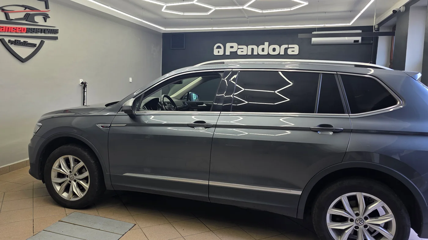 Volkswagen Tiguan II: montáž originální parkovací kamery High