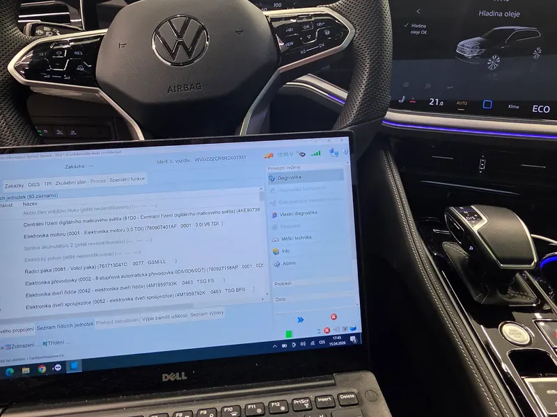 Diagnostika Volkswagen Touareg pomocí ODIS na notebooku v dílně ASBT
